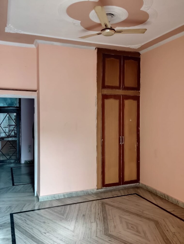 Room, sector 15a 2 Bedroom 1250 Sq.Ft. Independent House In Sector 15a Faridabad 9511886