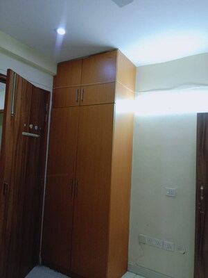 Furnished Amenities in 3 BHK Builder Floor at Defence Colony – for Rent