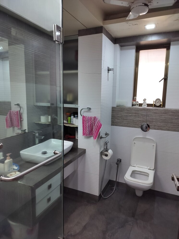 Attached Bathroom, bandra west 2 Bedroom 700 Sq.Ft. Apartment In Bandra West Mumbai 9511904