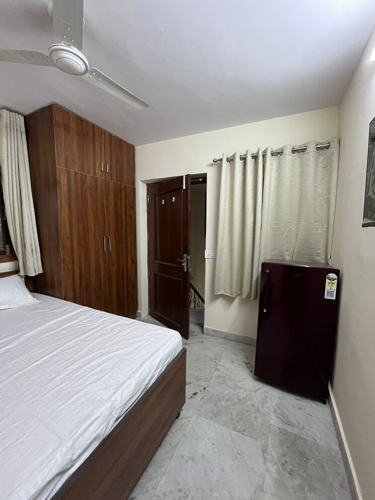 Bedroom, greater kailash ii 2 Bedroom 170 Sq.Yd. Builder Floor In Greater Kailash ii Delhi 9512002