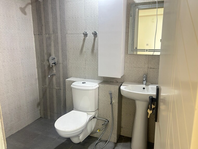 Bathroom, sector 19 dwarka 3 Bedroom 150 Sq.Yd. Apartment In Sector 19 Dwarka Delhi 9512057