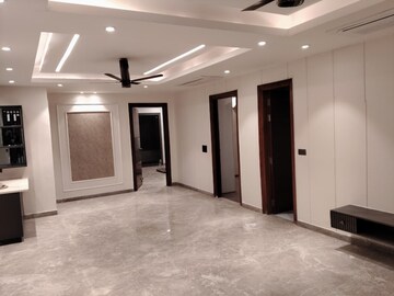 Room in 4 BHK Apartment at Ambience Caitriona, Sector 24 – for Sale