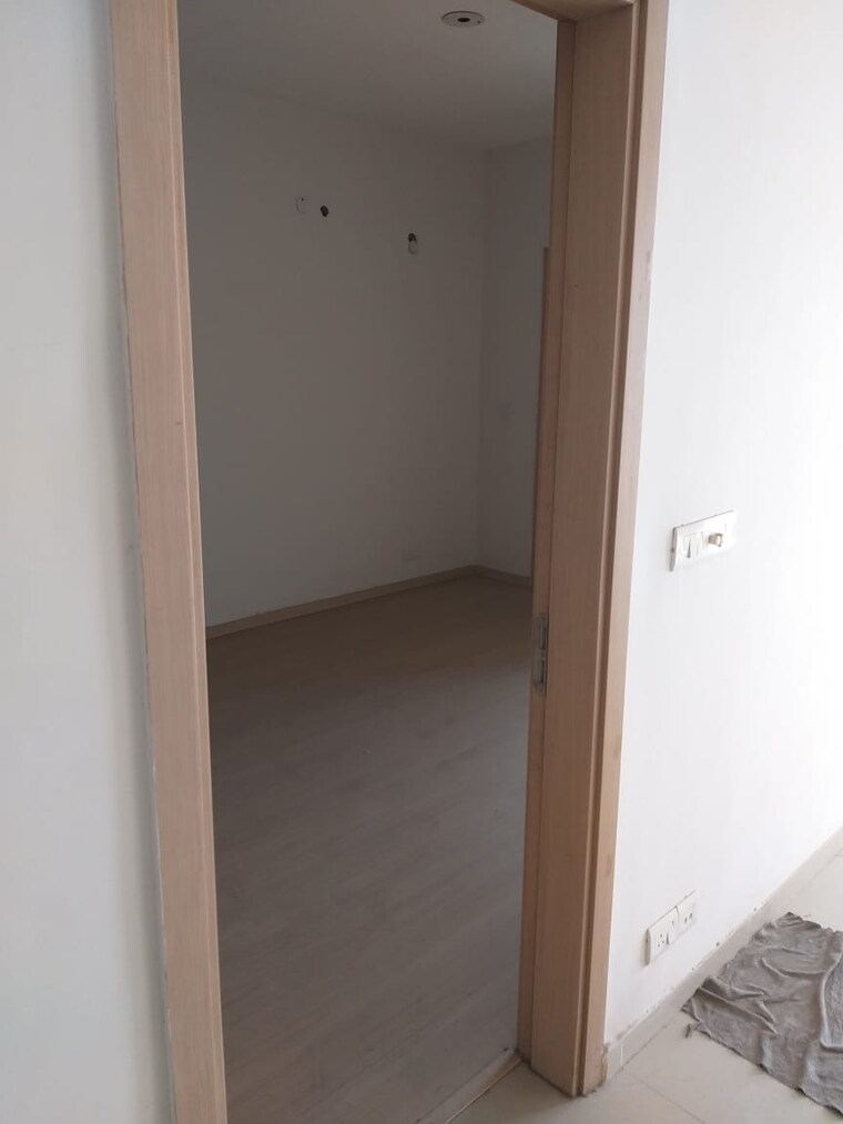 Room, dlf-new-town-heights-i 3.5 Bedroom 1930 Sq.Ft. Apartment In Sector 90 Gurgaon 9512060