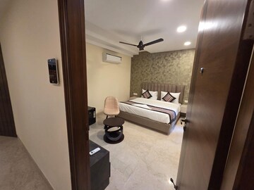 Master Bedroom in 4 BHK Apartment at Vipul Belmonte, Sector 53 – for Sale