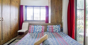 Bedroom in 2 BHK Apartment at Juhu – for Rent