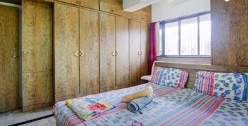 Bedroom in 2 BHK Apartment at Juhu – for Rent