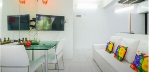 Team Area in 2 BHK Apartment at Juhu – for Rent