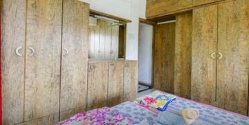 Bedroom in 2 BHK Apartment at Juhu – for Rent