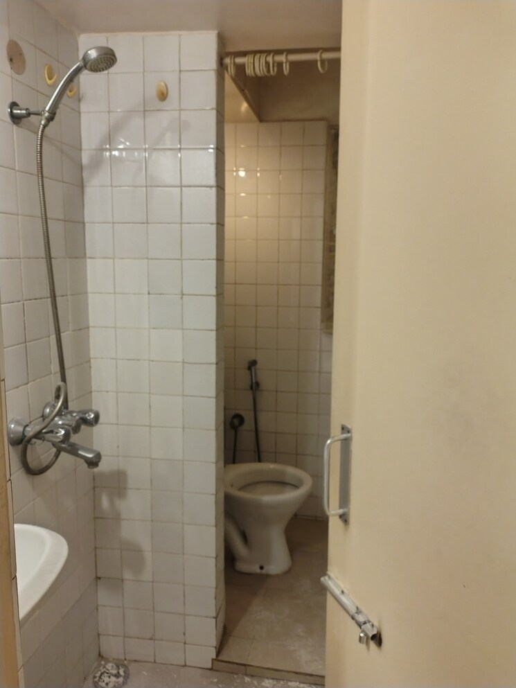 Attached Bathroom, sheikh sarai 2 Bedroom 1500 Sq.Ft. Builder Floor In Sheikh Sarai Delhi 9512068