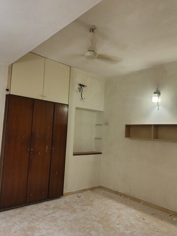 Room in 2 BHK Builder Floor at Sheikh Sarai – for Rent