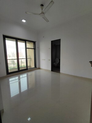Room in 2 BHK Apartment at Raheja Interface Heights, Malad West – for Rent