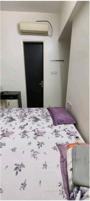 Bedroom in 2 BHK Apartment at Vasant Fiona, Pokhran Road No Two – for Rent