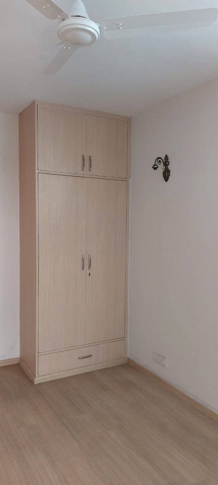 undefined, dlf-new-town-heights-iii 3.5 Bedroom 1450 Sq.Ft. Apartment In Sector 91 Gurgaon 9512108