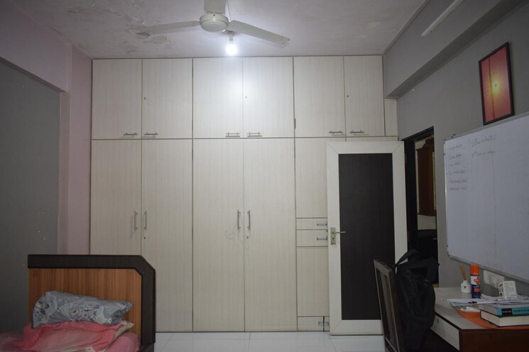 Room, nepean sea road 2 Bedroom 1000 Sq.Ft. Apartment In Nepean Sea Road Mumbai 9512194