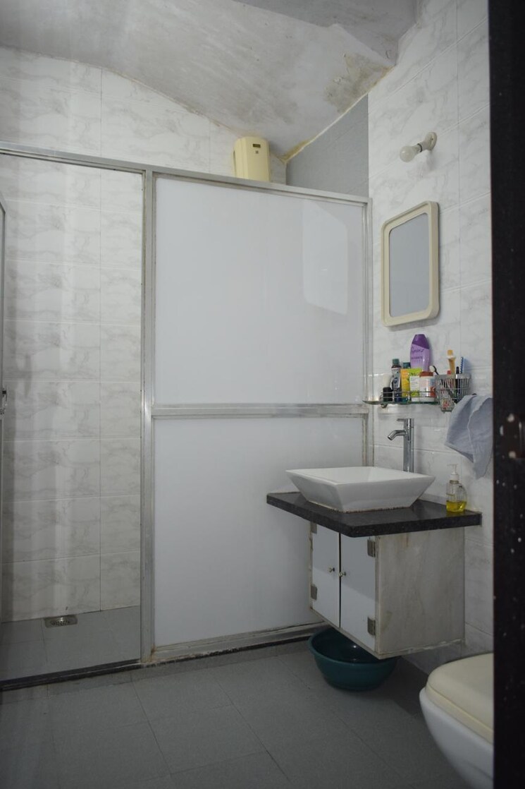 Bathroom, nepean sea road 2 Bedroom 1000 Sq.Ft. Apartment In Nepean Sea Road Mumbai 9512194
