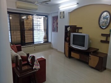 Living Room in 2 BHK Apartment at Santacruz West – for Rent