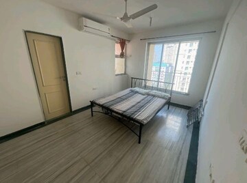 Room in 2 BHK Apartment at Hiranandani Estate Winona, Ghodbunder Road – for Rent
