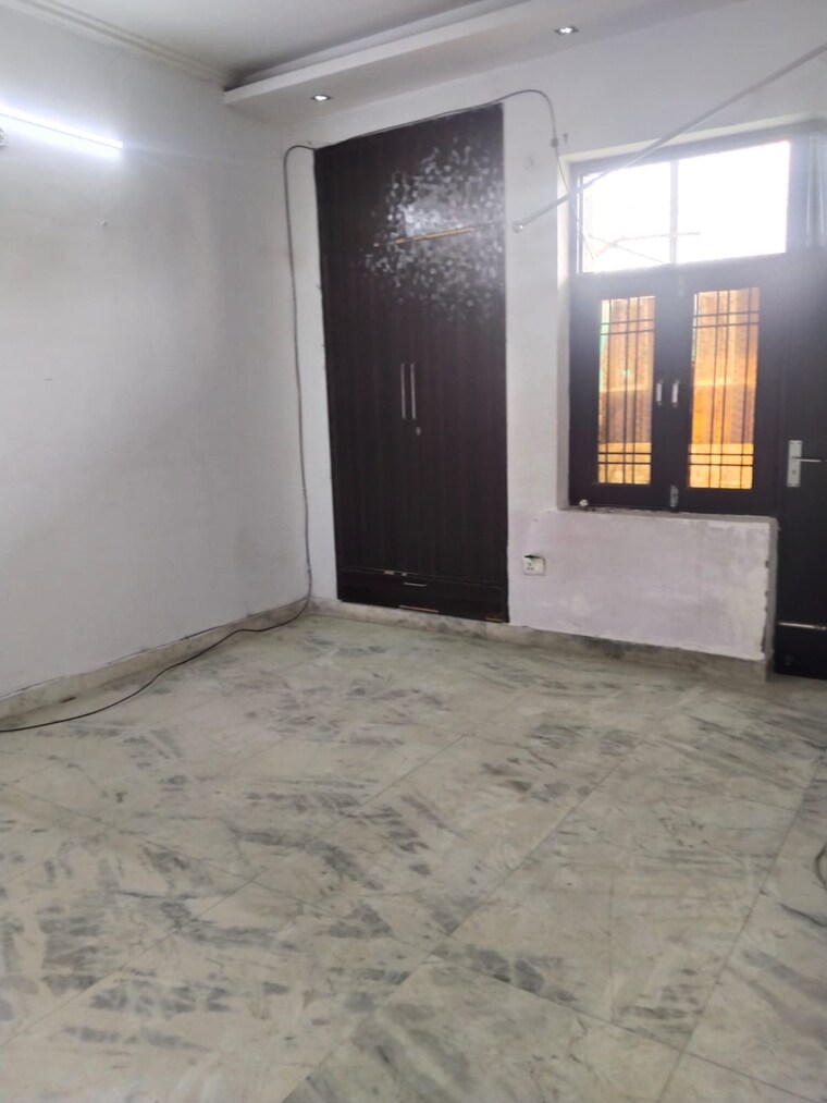 Room, sector 34 3 Bedroom 1200 Sq.Ft. Builder Floor In Sector 34 Faridabad 9512232