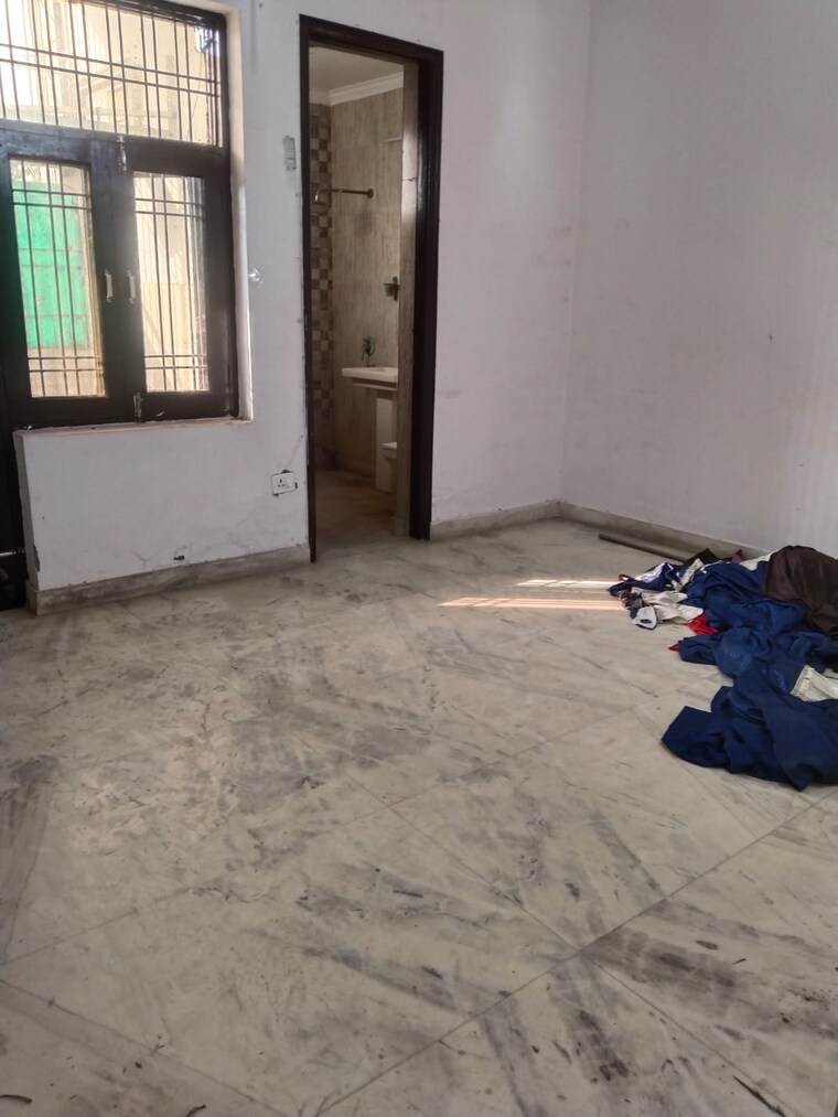 Room, sector 34 3 Bedroom 1200 Sq.Ft. Builder Floor In Sector 34 Faridabad 9512232