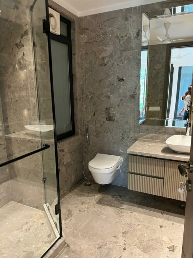 Bathroom, dlf phase i 4 Bedroom 500 Sq.Yd. Builder Floor In Dlf Phase I Gurgaon 9512263