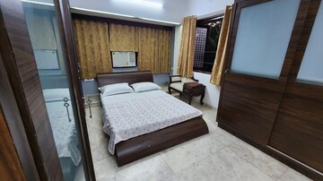 Bedroom in 2 BHK Apartment at Juhu – for Rent