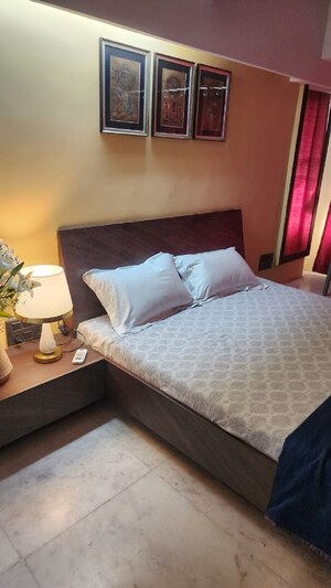 Bedroom in 2 BHK Apartment at Juhu – for Rent