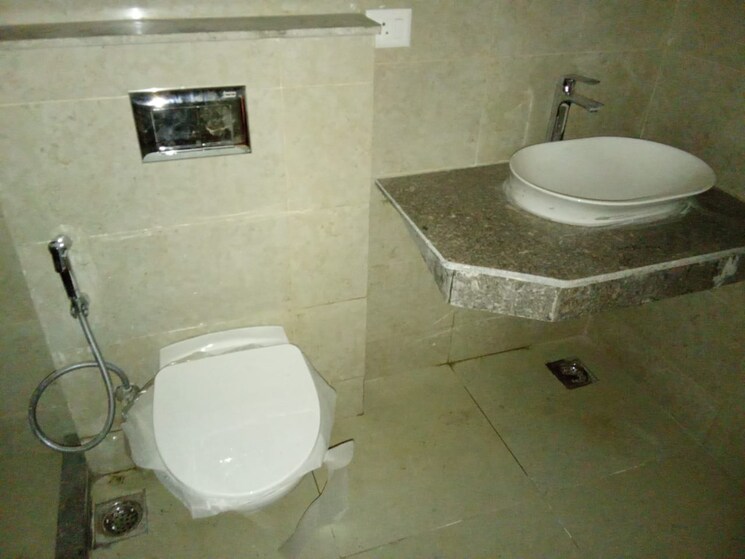 Bathroom, bptp-discovery-park 3.5 Bedroom 2800 Sq.Ft. Apartment In Sector 80 Faridabad 9512302