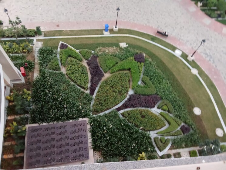 Garden, bptp-discovery-park 3.5 Bedroom 2800 Sq.Ft. Apartment In Sector 80 Faridabad 9512302