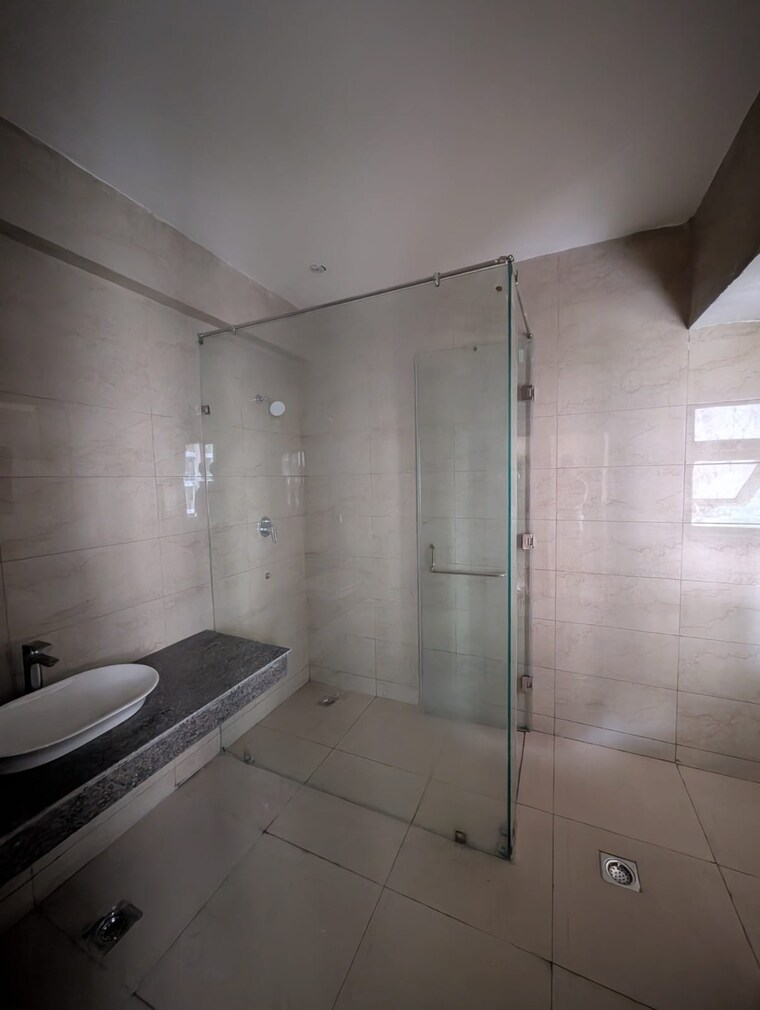 Bathroom, bptp-discovery-park 3.5 Bedroom 2800 Sq.Ft. Apartment In Sector 80 Faridabad 9512302