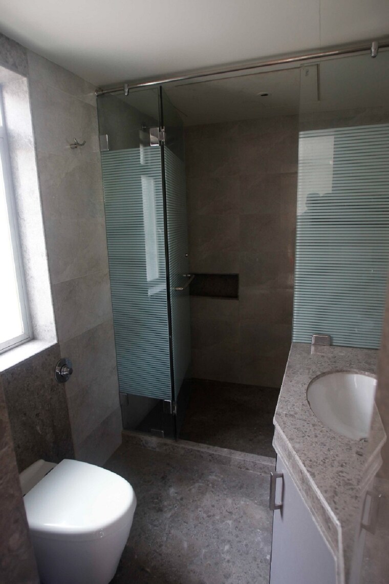 Bathroom, khar west 3 Bedroom 1100 Sq.Ft. Apartment In Khar West Mumbai 9512355