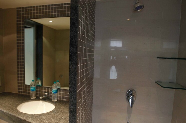 Bathroom, khar west 3 Bedroom 1100 Sq.Ft. Apartment In Khar West Mumbai 9512355