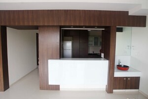 Room in 3 BHK Apartment at Khar West – for Rent