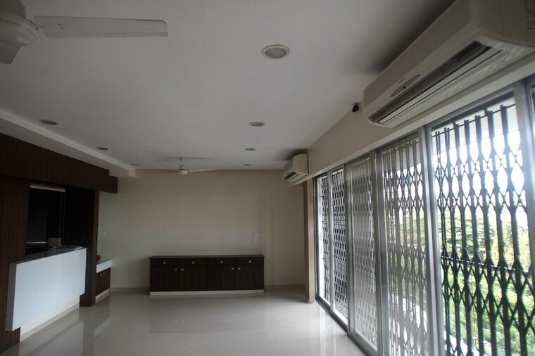 Room, khar west 3 Bedroom 1100 Sq.Ft. Apartment In Khar West Mumbai 9512355