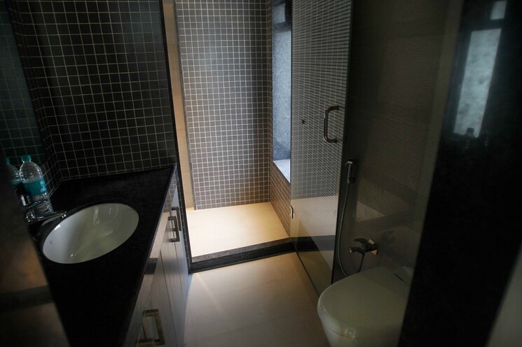 Bathroom, khar west 3 Bedroom 1100 Sq.Ft. Apartment In Khar West Mumbai 9512355