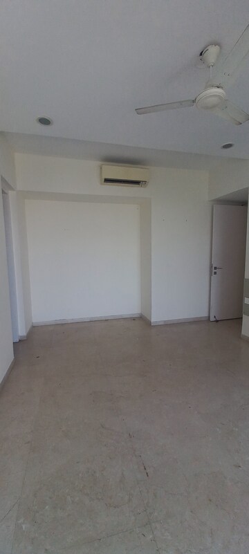 Room in 2 BHK Apartment at Lodha Fiorenza, Goregaon East – for Rent