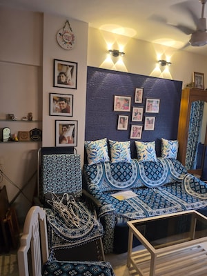 Bedroom in 2 BHK Apartment at Vile Parle East – for Rent