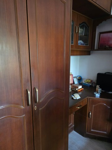 Room in 2 BHK Apartment at Vile Parle East – for Rent