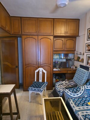 Room in 2 BHK Apartment at Vile Parle East – for Rent