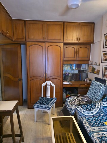 Room in 2 BHK Apartment at Vile Parle East – for Rent