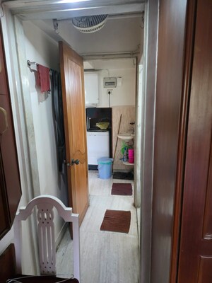 Room in 2 BHK Apartment at Vile Parle East – for Rent