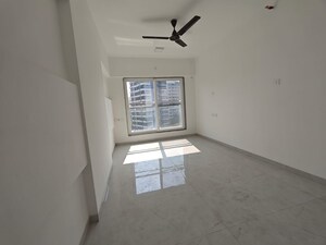 Room in 3 BHK Apartment at Vaibhavlaxmi Queens Glory, Chembur – for Rent