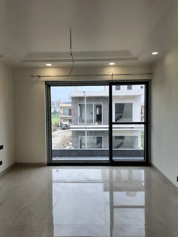 Room in 4 BHK Independent House at Dhakoli – for Sale