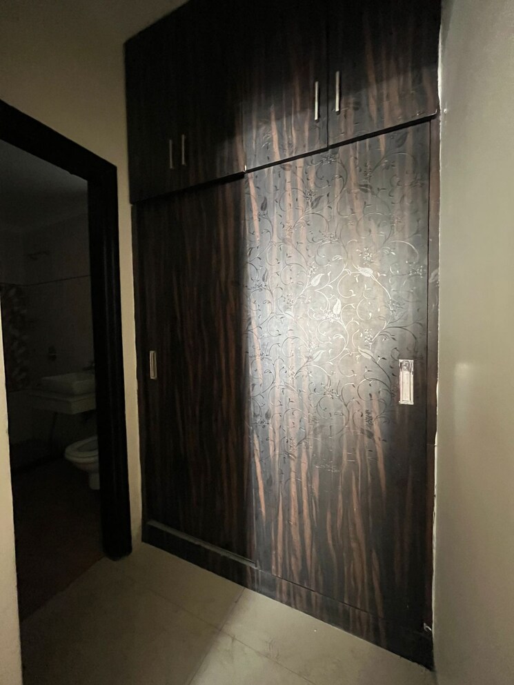 undefined, silver-city-extention 3 Bedroom 1800 Sq.Ft. Apartment In Vip Road Zirakpur 9512485