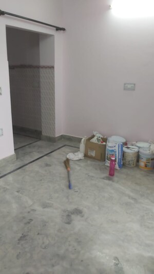 Living Room in 1.5 BHK Builder Floor at Mayur Vihar – for Rent