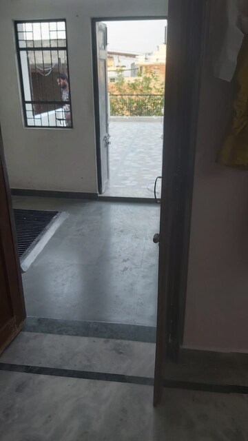 Room in 1.5 BHK Builder Floor at Mayur Vihar – for Rent