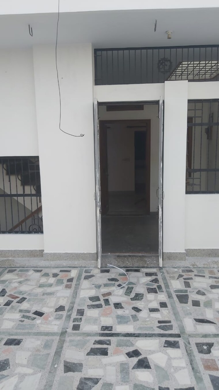 Room, mayur vihar 1.5 Bedroom 450 Sq.Ft. Builder Floor In Mayur Vihar Delhi 9512554