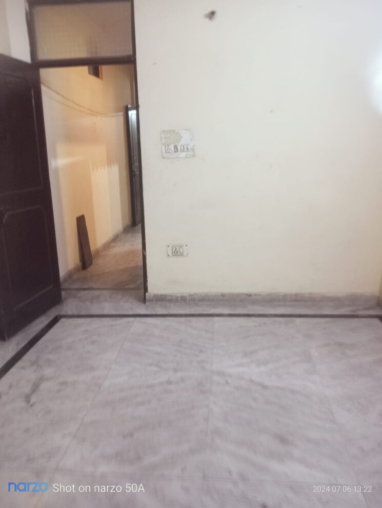 Room, mayur vihar 2.5 Bedroom 750 Sq.Ft. Builder Floor In Mayur Vihar Delhi 9512667