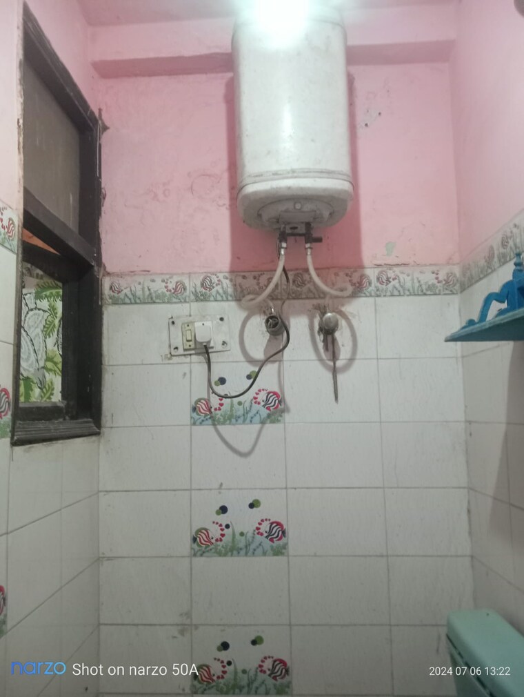 Bathroom, mayur vihar 2.5 Bedroom 750 Sq.Ft. Builder Floor In Mayur Vihar Delhi 9512667