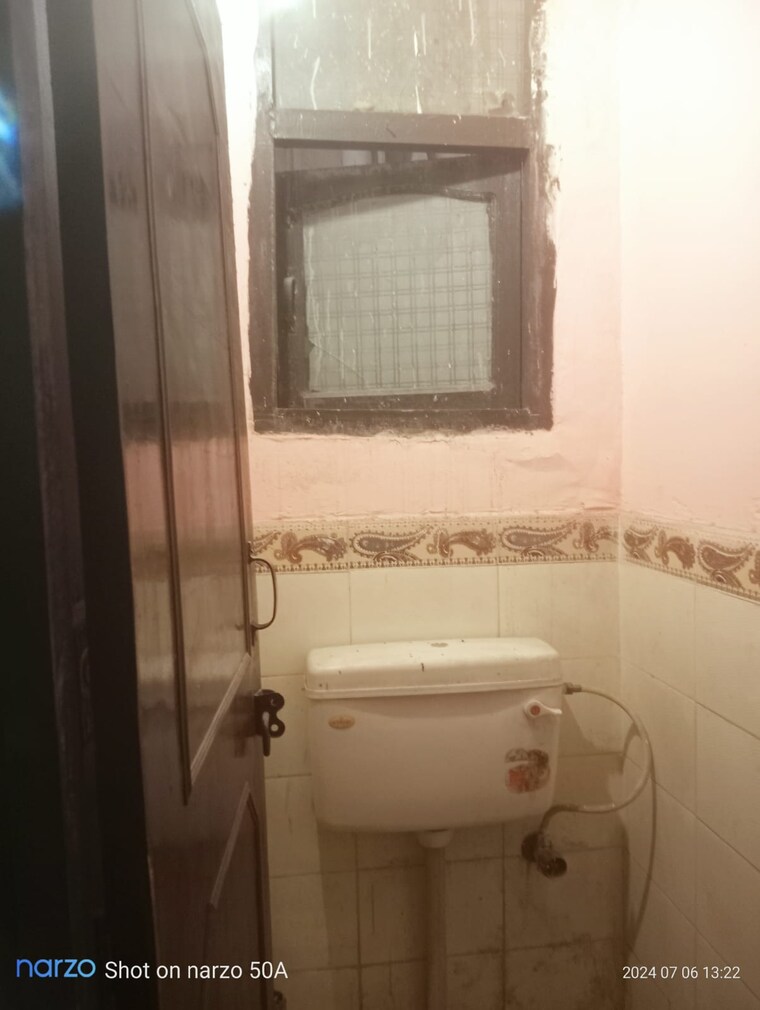 Bathroom, mayur vihar 2.5 Bedroom 750 Sq.Ft. Builder Floor In Mayur Vihar Delhi 9512667