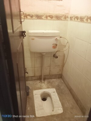 Bathroom in 2.5 BHK Builder Floor at Mayur Vihar – for Rent